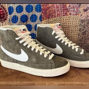 Women’s Nike Blazer Mid ‘77 vintage suede casual shoe Size 7.5m/9W